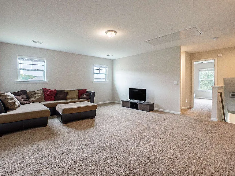 30 Ellis Cir — Photo 28