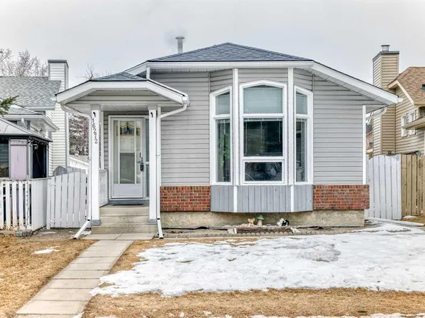 16272 W 5th St SW, Calgary, AB T2Y 1Y3