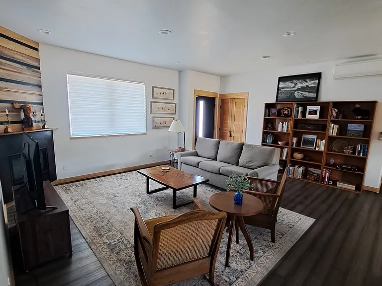 82 Pioneer Ave — Photo 5
