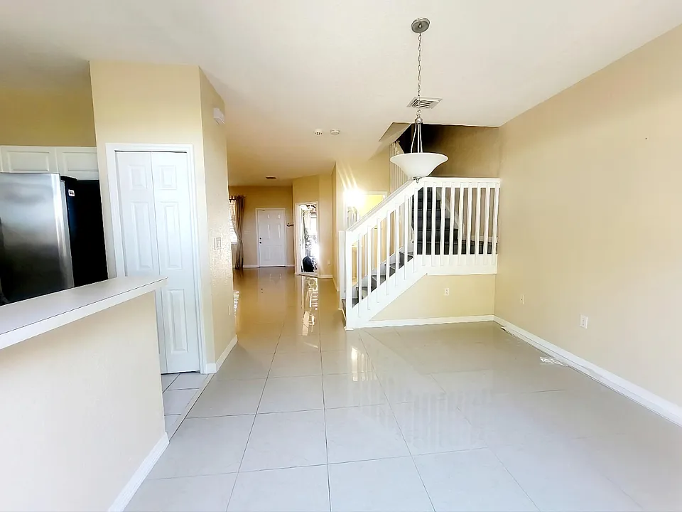 FAMILY ROOM LAYOUT