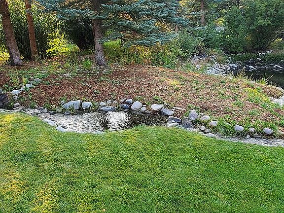 2nd image of 202 Cottonwood Dr