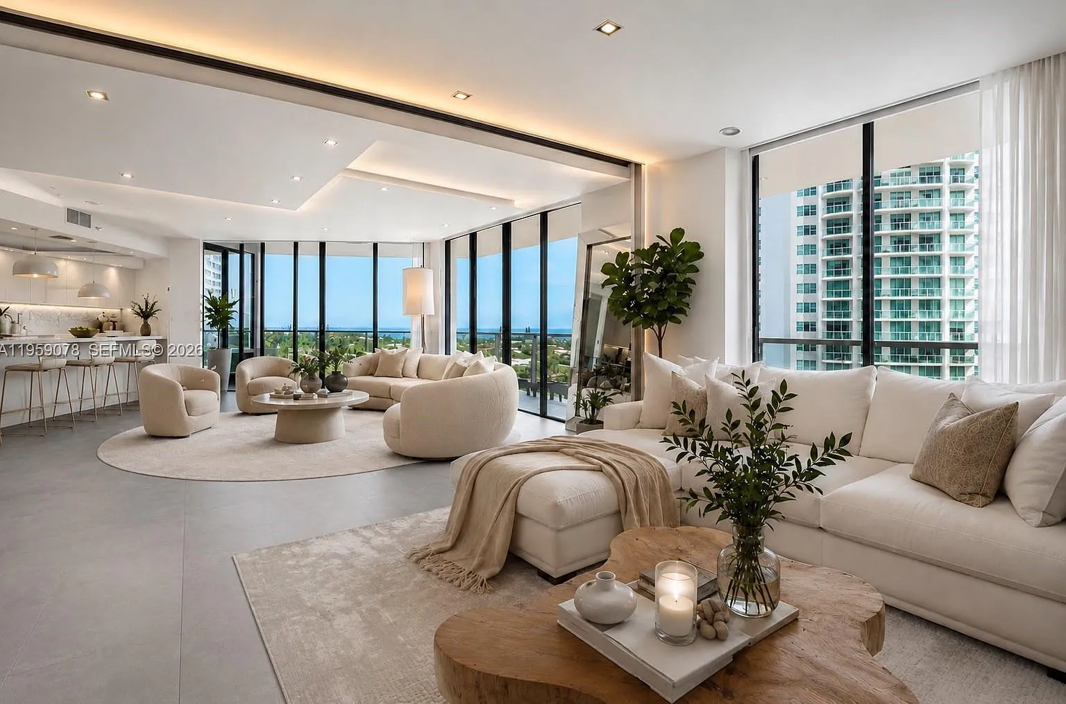 Hamptons West Condo — Photo 2