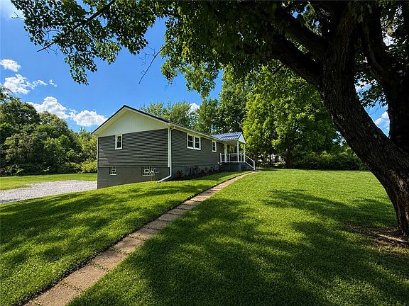 2nd image of 141 Lakeside Dr