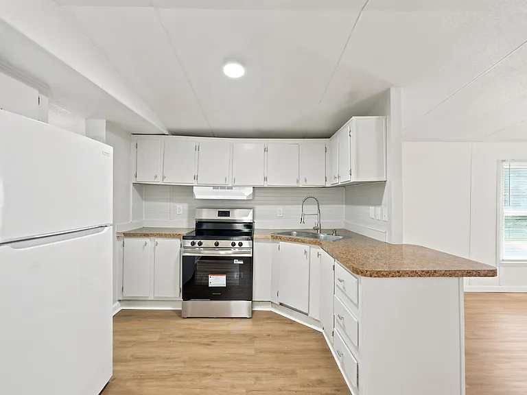 1046 Artic Loop — Photo 7