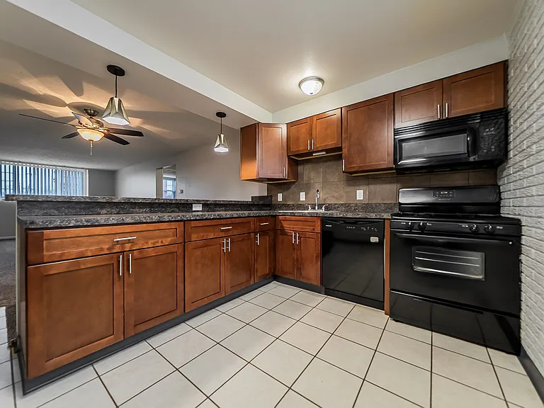 River Run Apartments — Photo 22