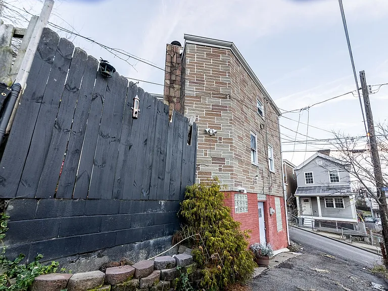 952 Freeland St — Photo 28