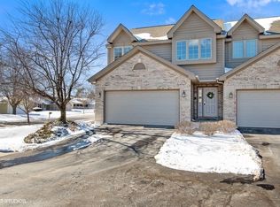 500 Silver Aspen Cir, Crystal Lake, IL 60014