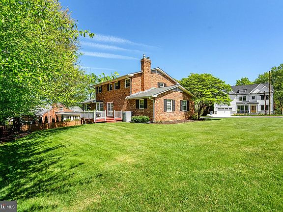 3rd image of 6413 Noble Dr