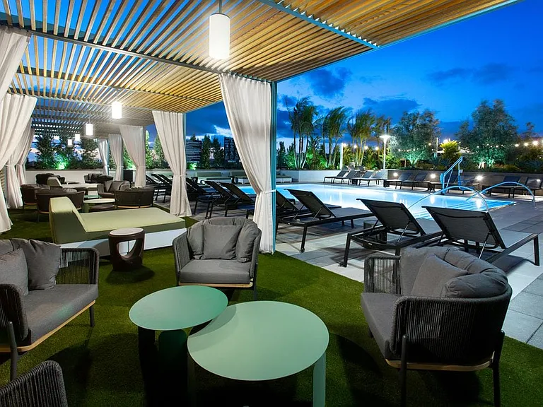 Building B rooftop pool, spa and lounge