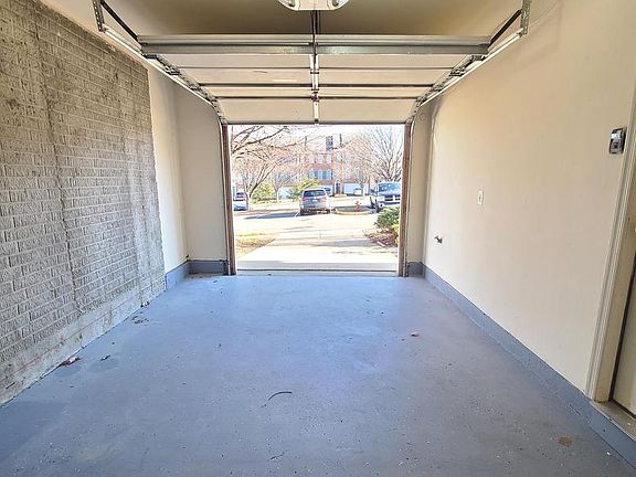 4th image of 8118 Horseshoe Cottage Cir