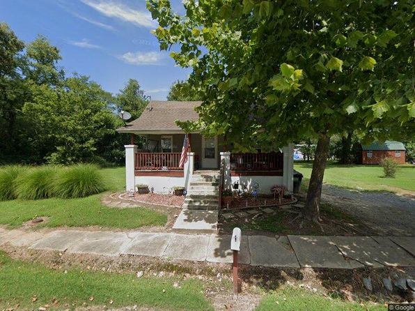 505 E Walnut St