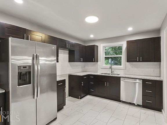 3rd image of 656 Charlotte Pl NW
