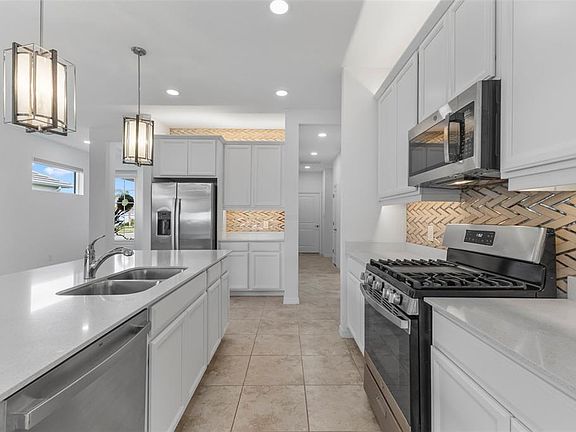 3rd image of 8121 Sternway Rd