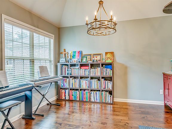 4th image of 9141 Autumnbrooke Way