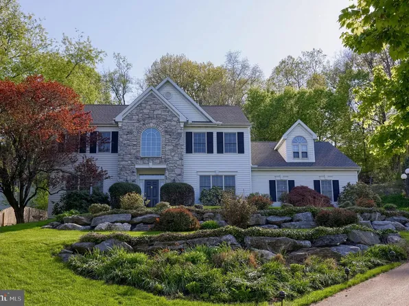 1032 Sunwood Ln, Lancaster, PA 17601