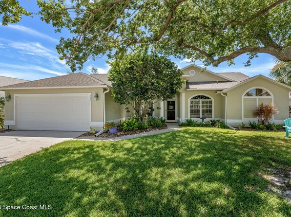 585 Lake Victoria Cir, Melbourne, FL 32940