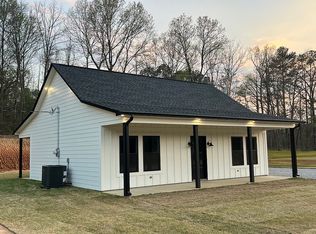 38 Barnett St, Nettleton, MS 38858