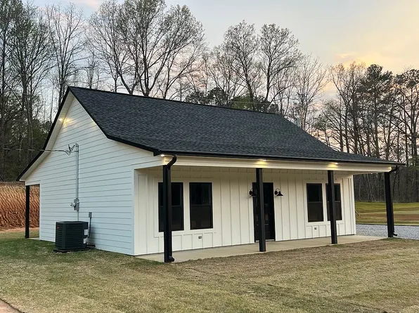 38 Barnett St, Nettleton, MS 38858