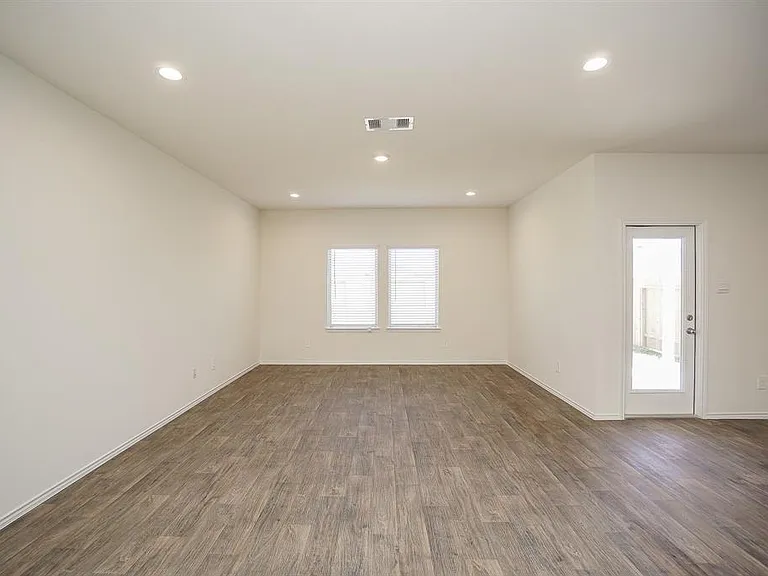 5210 Becker Hills Ln — Photo 5