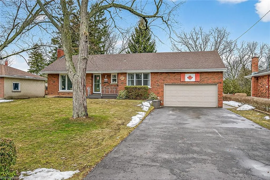 248 Seneca Ave photo 1
