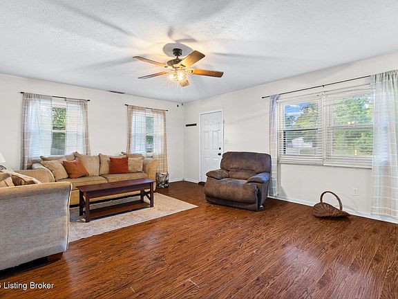4th image of 978 Raymond Rd