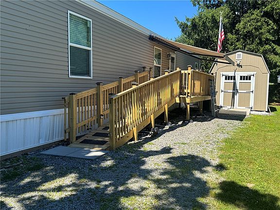 3rd image of 13 Holly Hill Dr