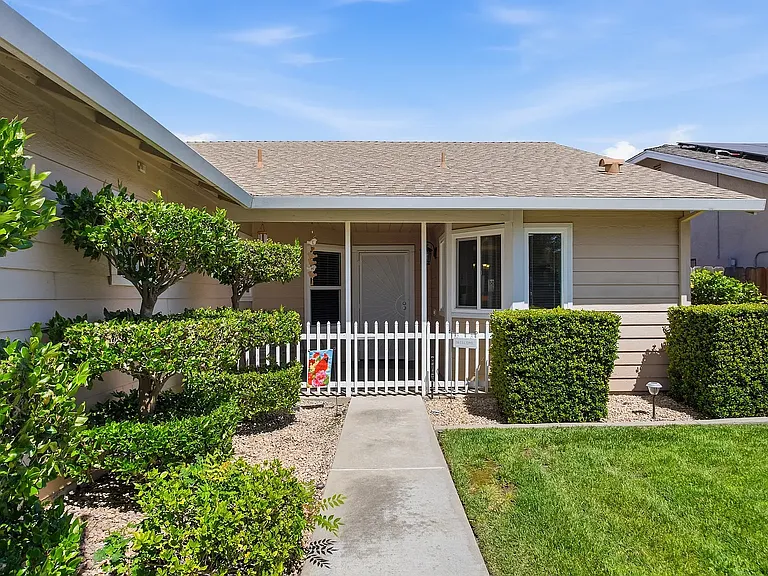 1905 Ursini Ln — Photo 2