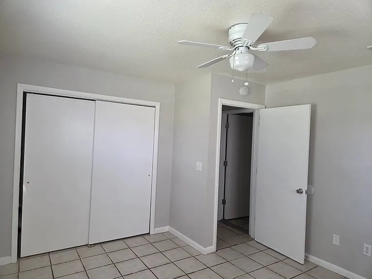 208 Mirador Dr — Photo 16