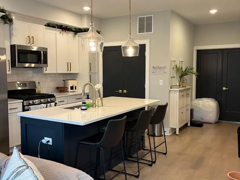7517 Ridge Ave — Photo 2