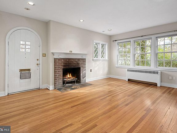 3rd image of 4835 Stillwell Ave