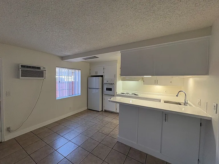2 bed/1 bath in Beautiful Long Beach! — Photo 14