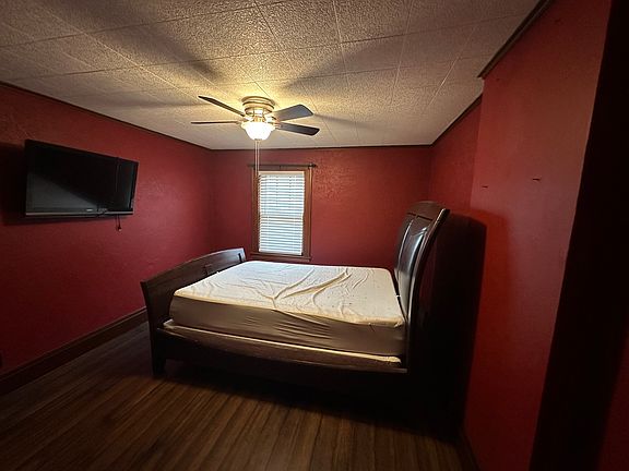 3rd image of 2411 Willow Ave