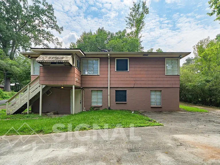 1156 Skyline Dr — Photo 34