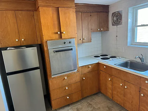 1122 Main St #D Photo 1