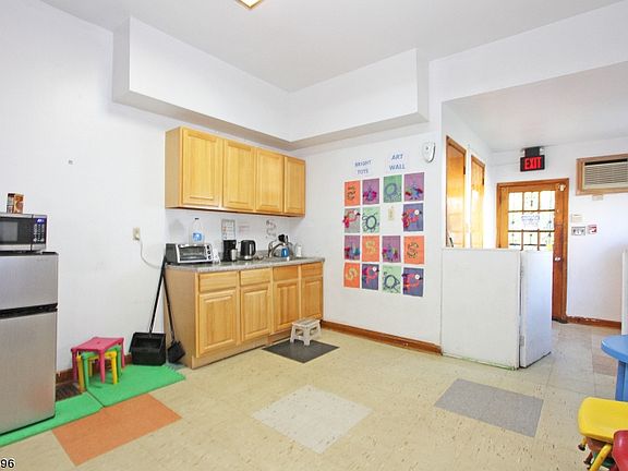 5th image of 593 Park Ave