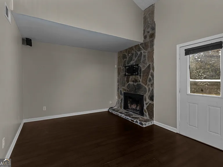 1674 Wynndowne Trl SE — Photo 5