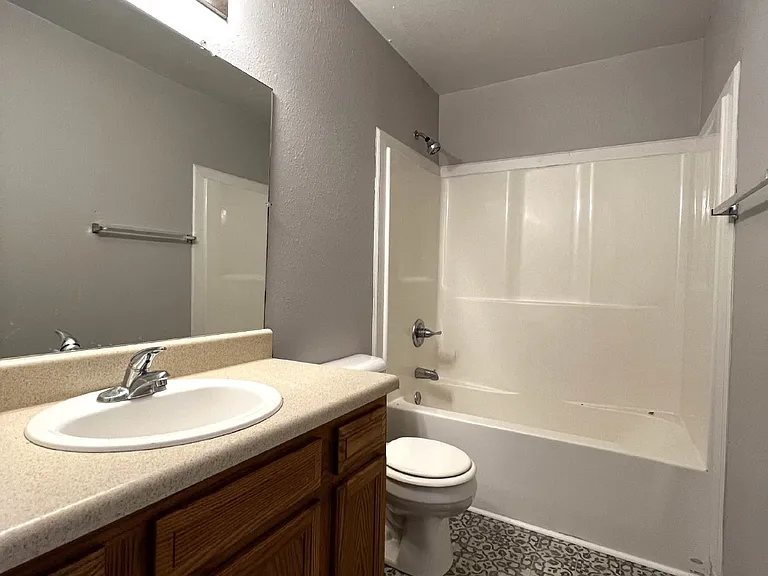 253-1A Executive Ave — Photo 2