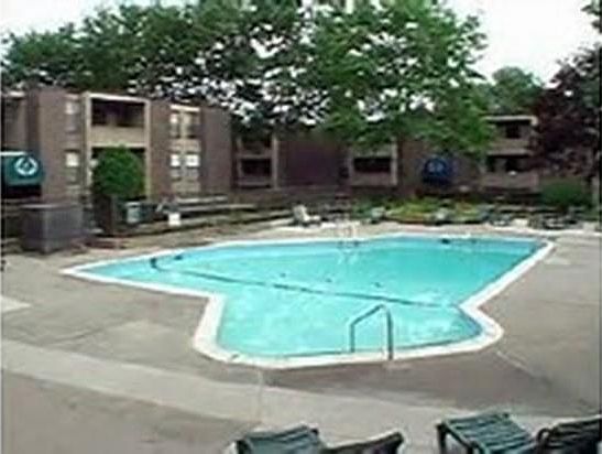 2nd image of 16 Shrewsbury Green Dr Unit B