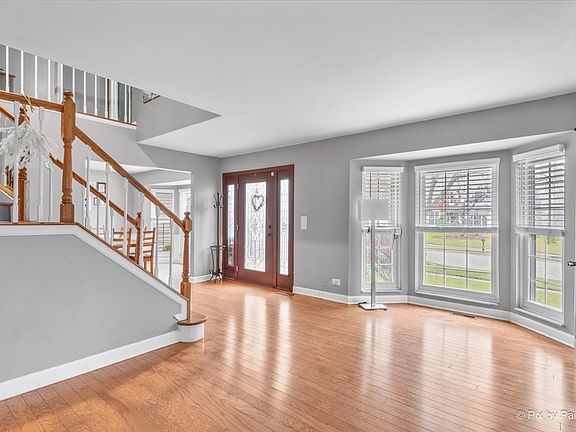 4th image of 515 Surrey Ridge Dr