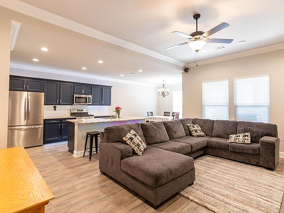5th image of 391 Coppice Pl