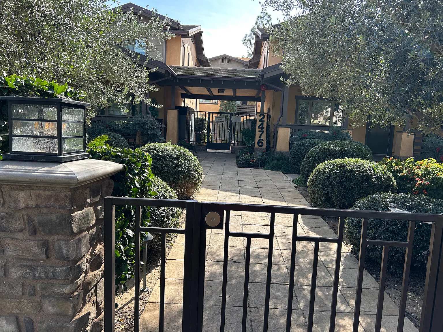 Lamanda Court — Photo 1