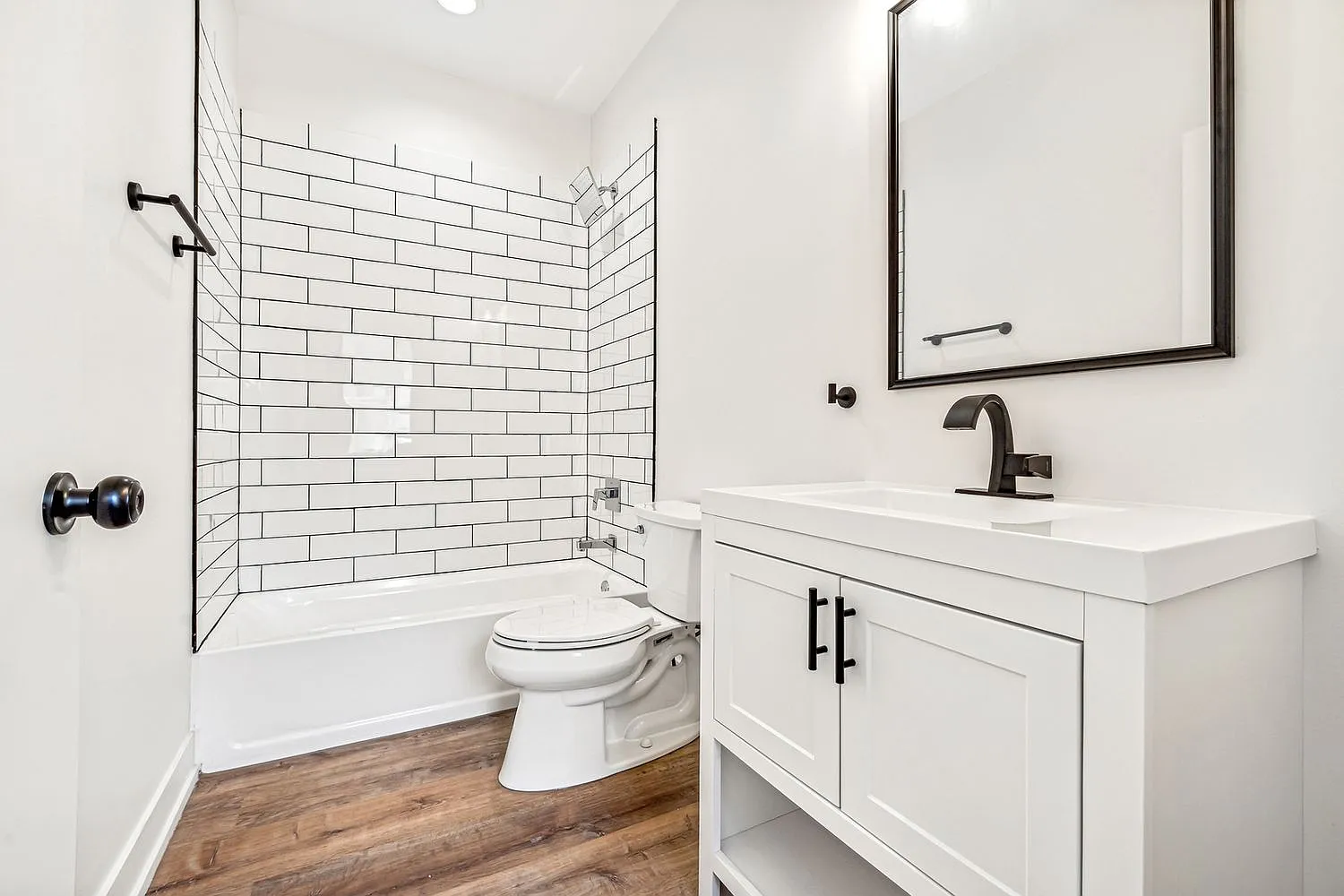 2 bed, 900 sqft, $2,999 — Photo 4
