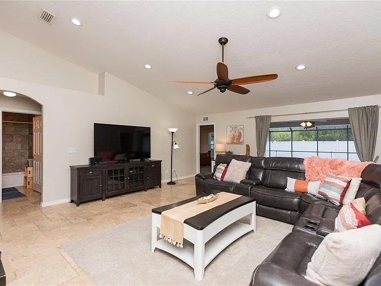 7 Lancaster Ln — Photo 26