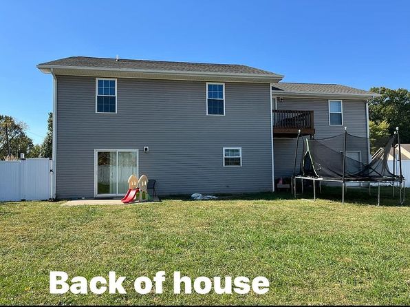 704 Legacy Dr, Herrin, IL 62948