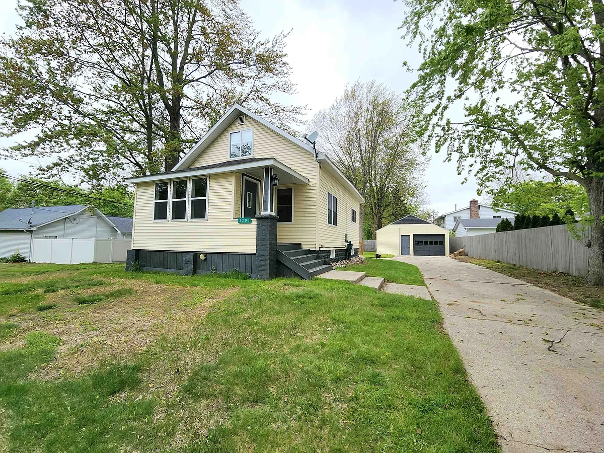 Building Photo - 2201 E Ashman St