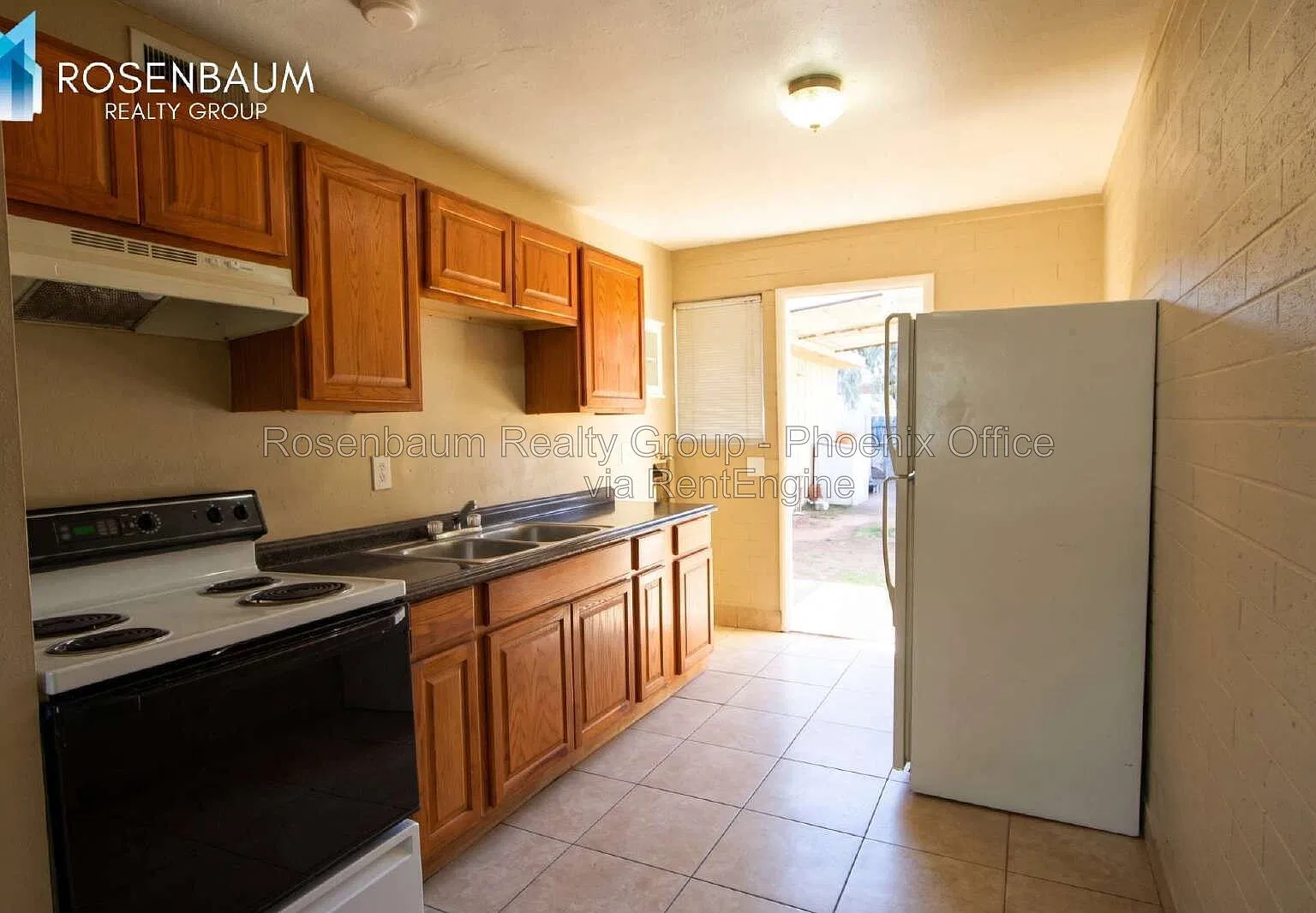 2 bed, 1.0 bath, 741 sqft, $895 — Photo 2