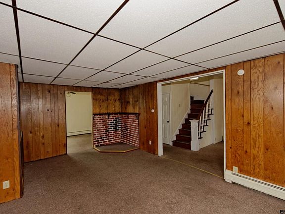 5th image of 42 Willow Ave