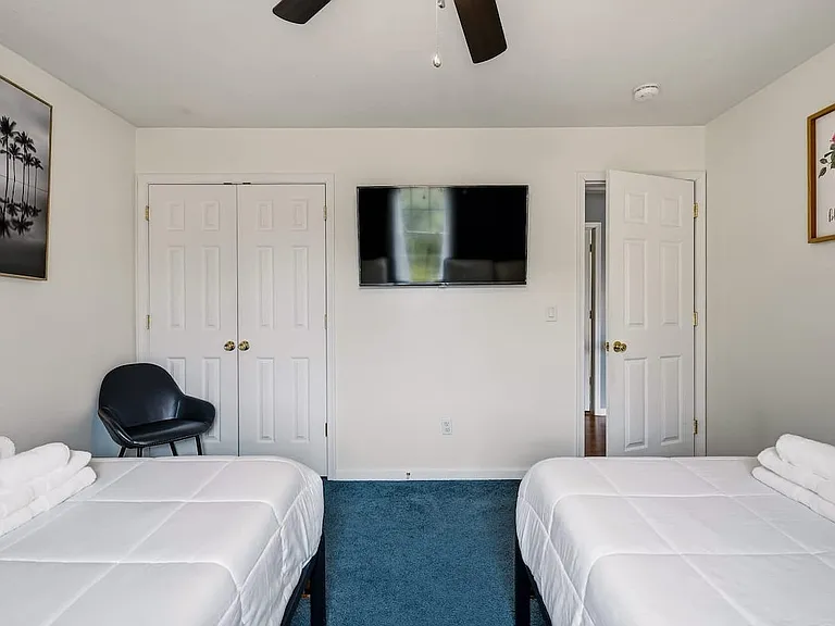 6000 Boardwalk Dr — Photo 22