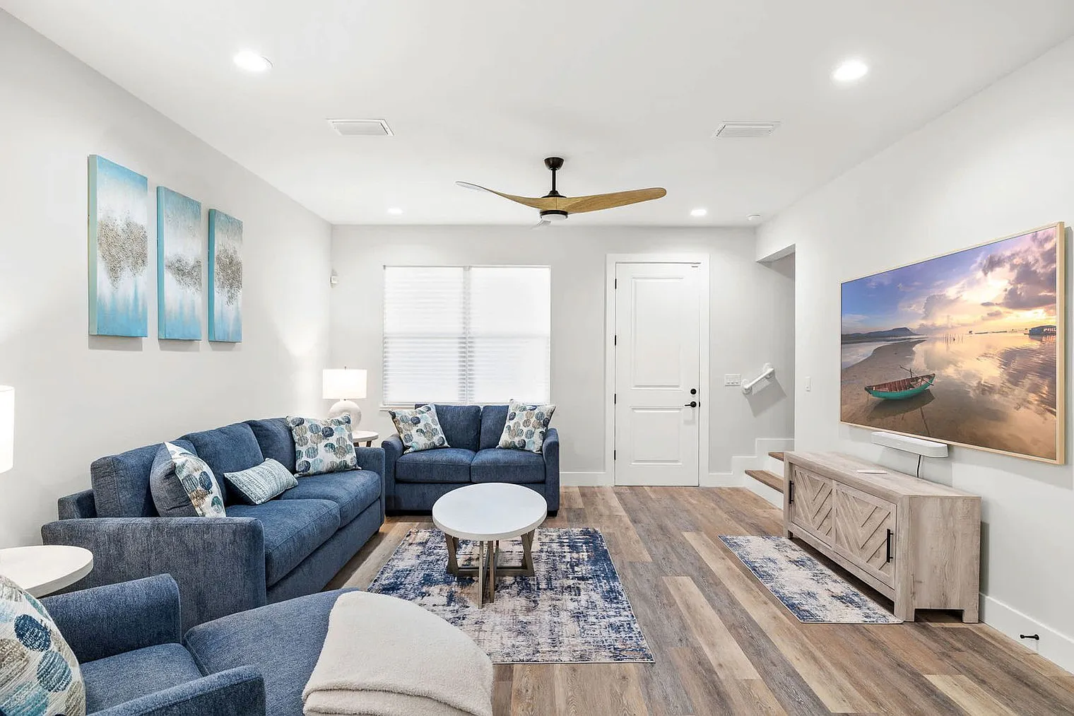 3 bed, 2.0 bath, 1765 sqft, $4,735 — Photo 4