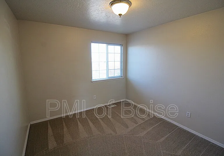 1770 N Veridian Ave — Photo 13